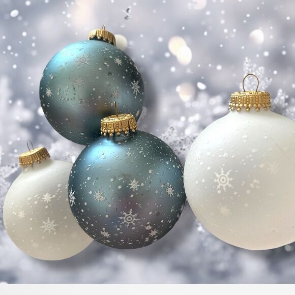 Cardinals Christmas Ornaments Blown Glass Snowflakes Set of Four 3” Diameter - Picture 3 of 4